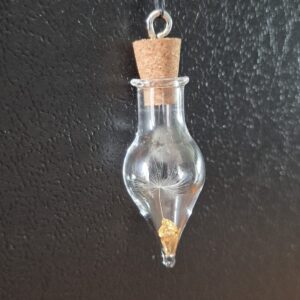 hanger met paardebloempluisje en goudstrooisel